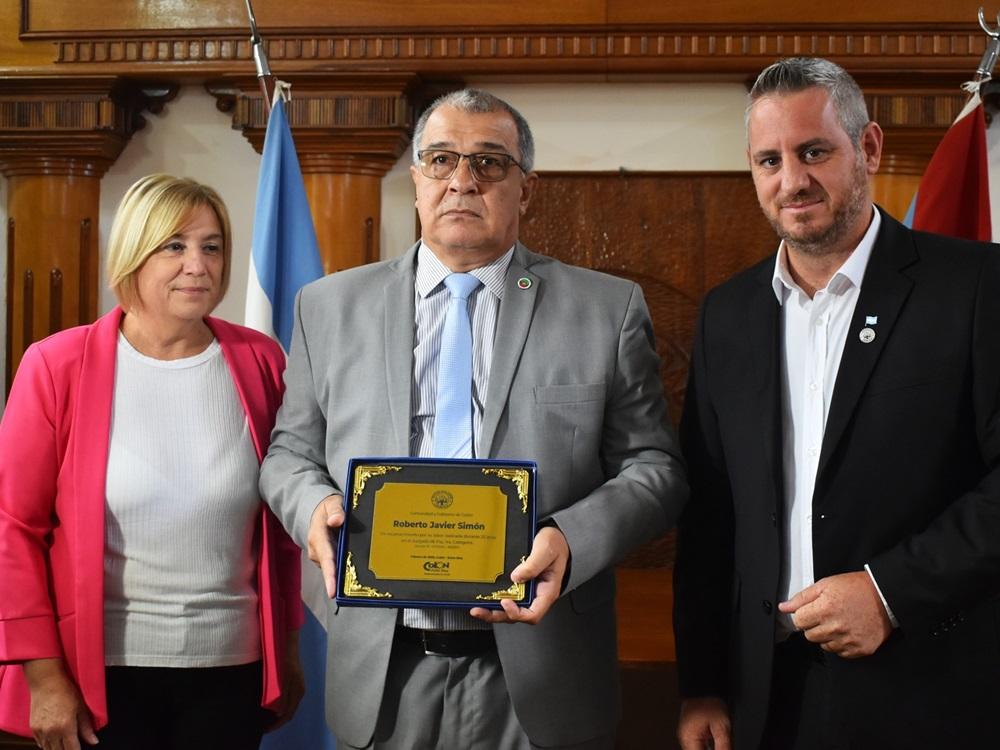 Javier Simón fue reconocido por sus 25 años como Juez de Paz en Colón