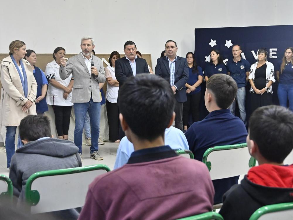 Frigerio: “La escuela tiene que volver a ser el lugar más importante en cada ciudad de la provincia”
