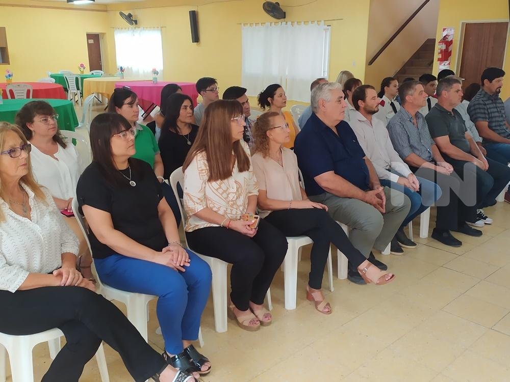 Sin alumnos ni docentes, inauguraron el ciclo lectivo en San Salvador