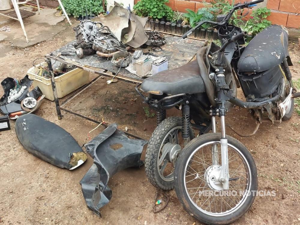 La Policía secuestró dos motos y autopartes en Colón