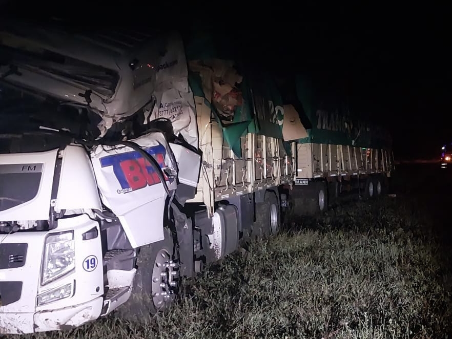 Choque de camiones en la ruta 6.