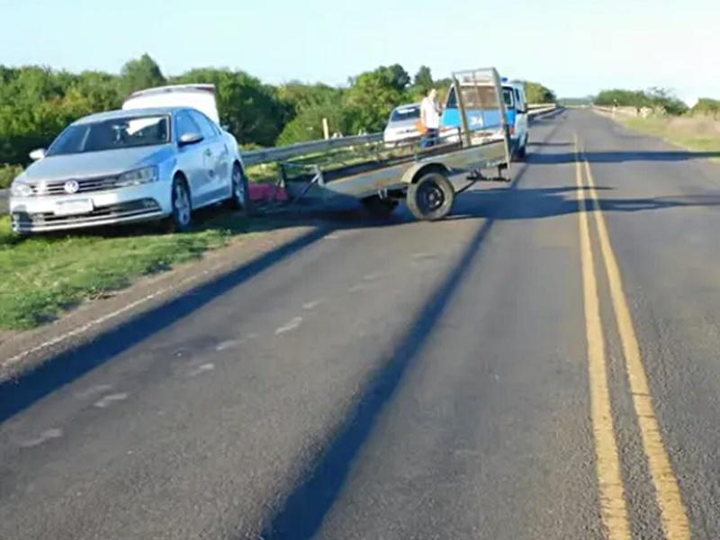 Murió una mujer mientras pescaba cuando un tráiler se desprendió y la impactó