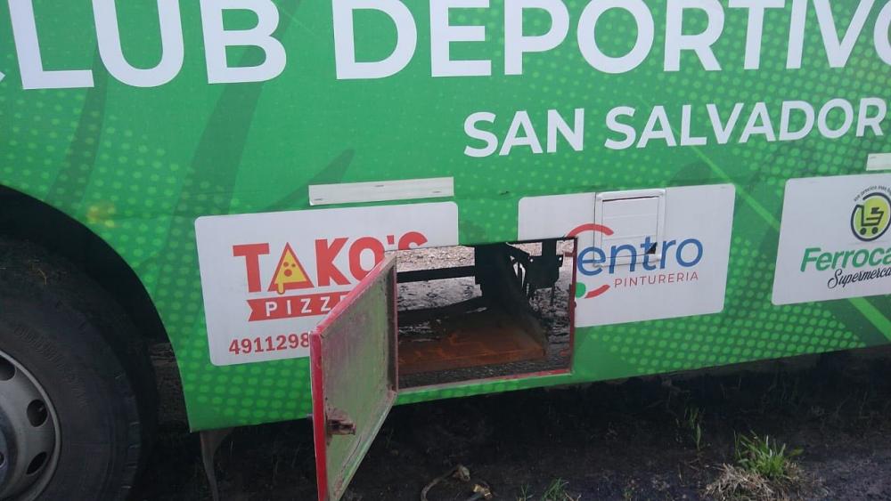 Le robaron las dos baterías al colectivo del club Ferrocarril