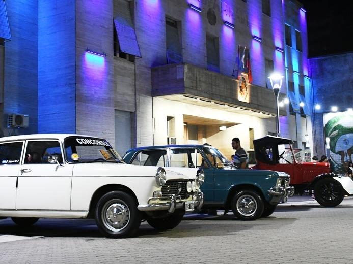 Concordia recibe el 6to Encuentro internacional de Autos Antiguos