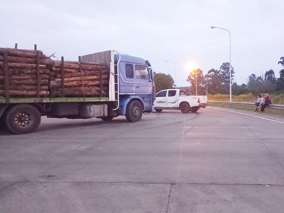 Ubajayense protagonizó colisión entre camioneta y camión