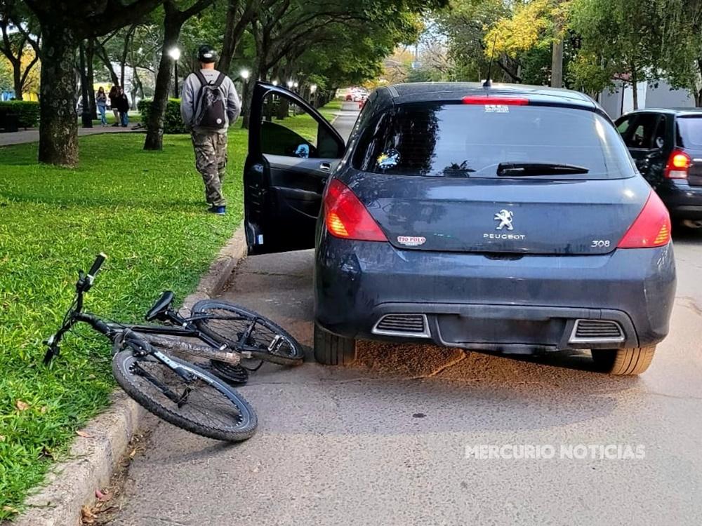 Un niño resultó herido al chocar un auto y una bicicleta en Villa Elisa