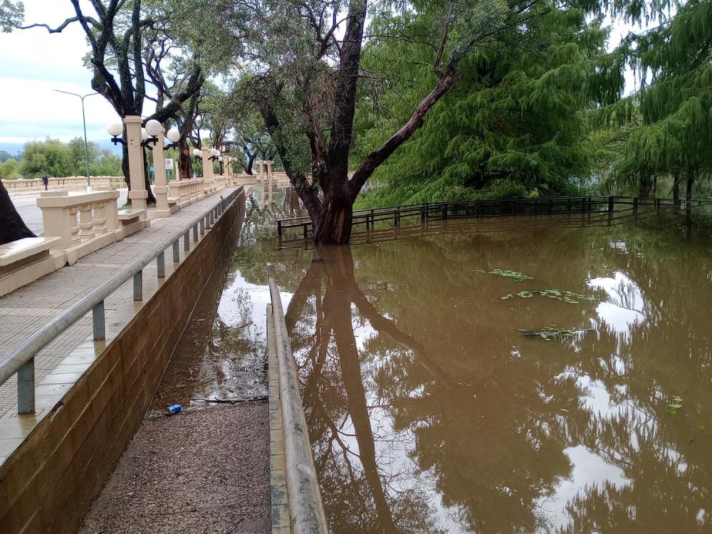 Autoridades provinciales alertan sobre la crecida en el río Uruguay