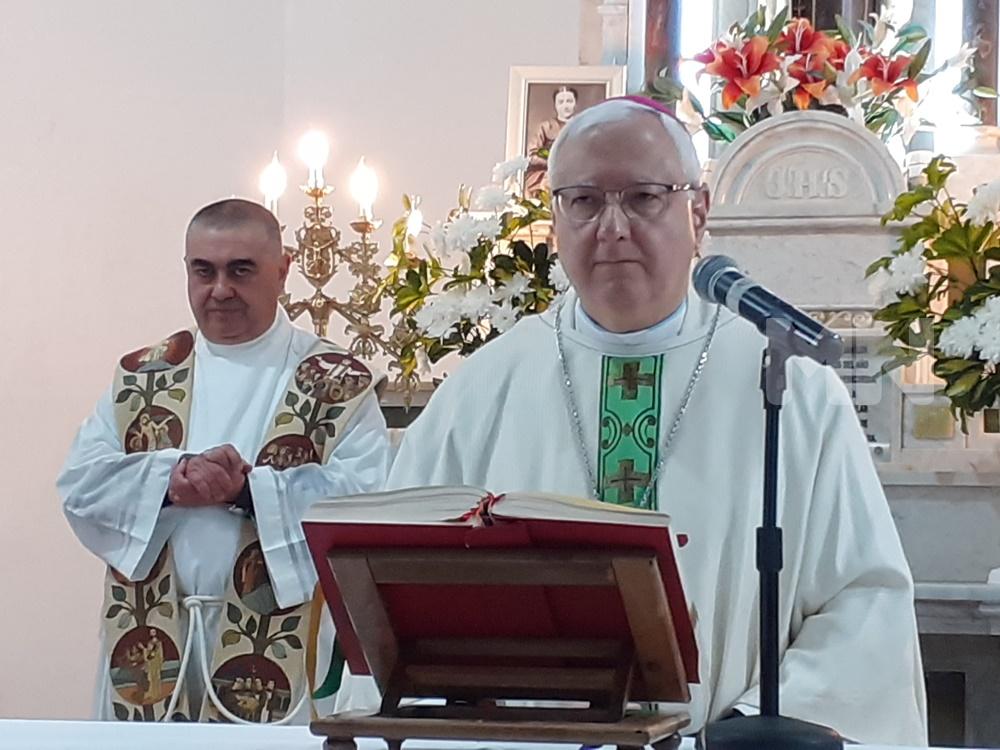 Asumió el padre Aguilera: aquí no pasó nada y una ovación al padre Marcelo