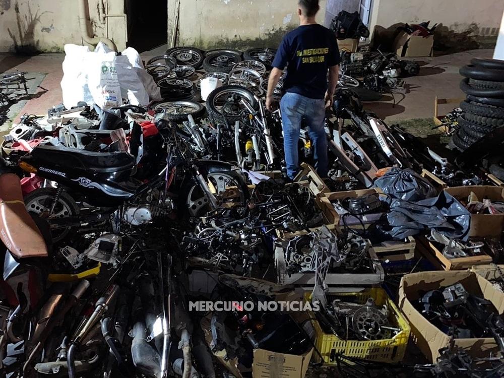 Cuatro allanamientos con incautación de motopartes y plantines de marihuana