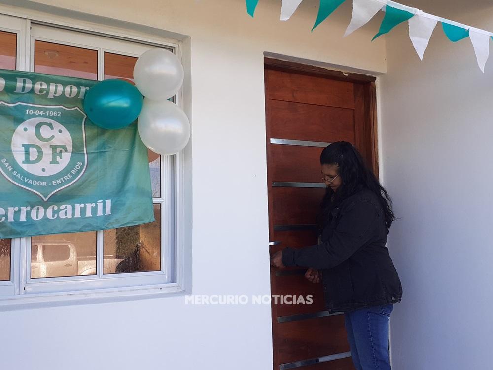 Ferro entregó la casa número 13