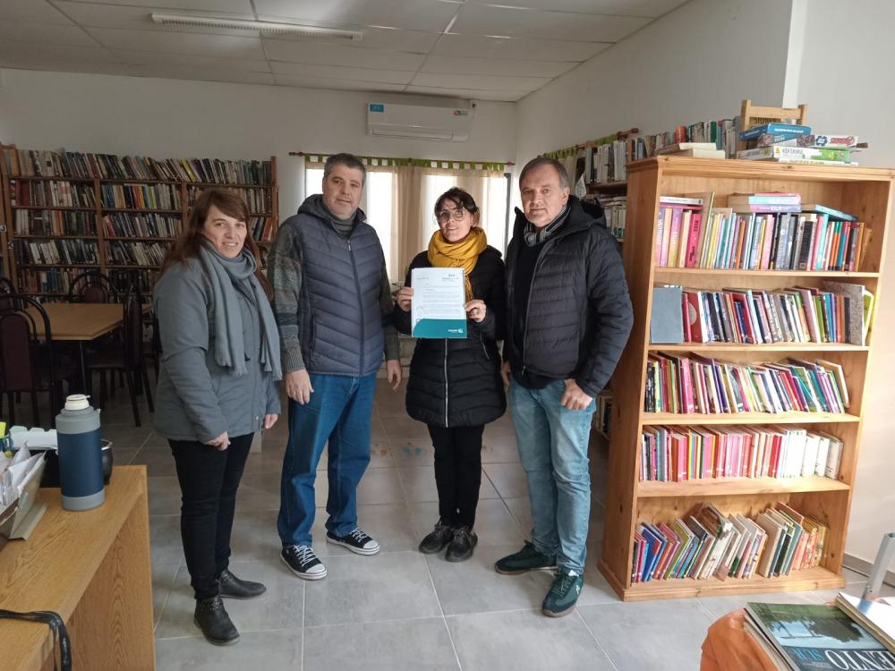 El senador Berthet entregó un subsidio a la biblioteca "Ser Protagonistas"