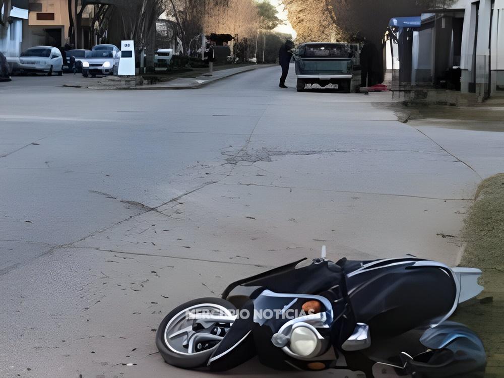 Un motociclista resultó con lesiones graves al chocar con una camioneta