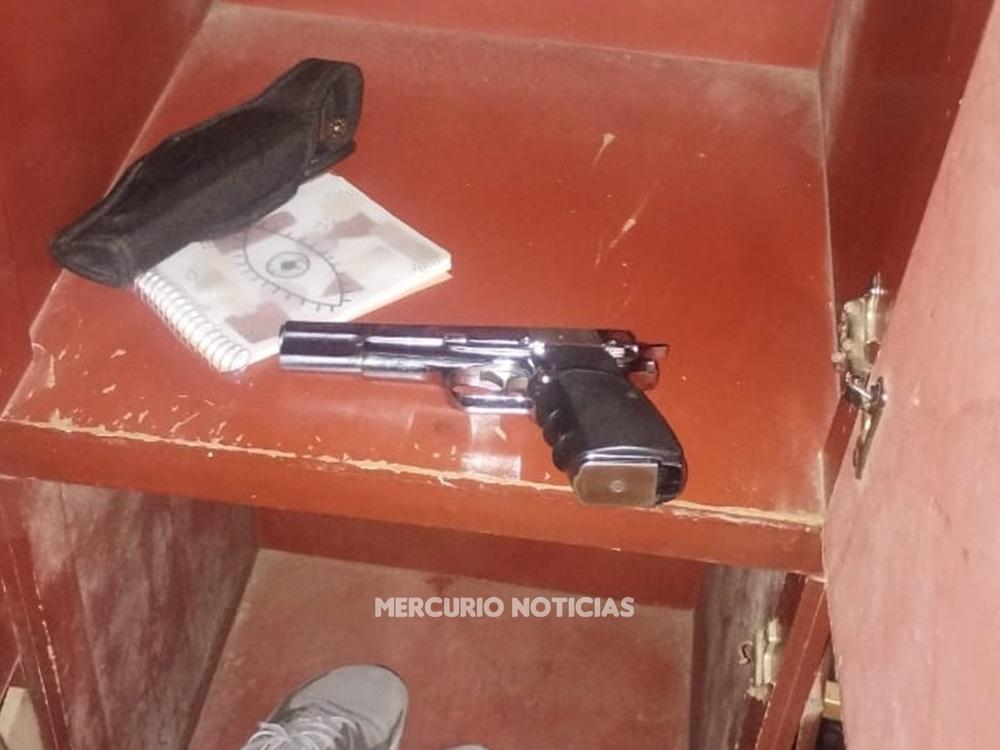 Allanamiento en Concordia recuperó un arma de fuego: una pareja detenida