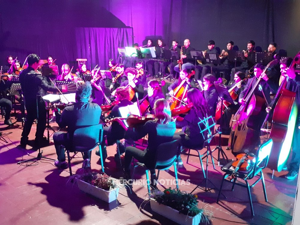 La Orquesta municipal de San Salvador celebró su décimo aniversario con un concierto