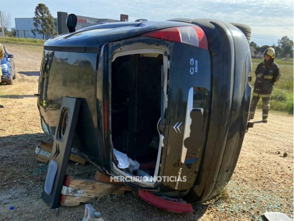 Despiste y vuelco en la autovía 14 dejó a conductora con lesiones leves