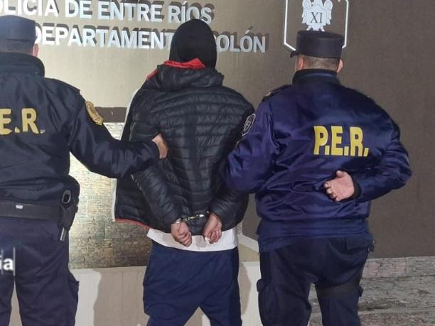 Un individuo fue aprehendido luego de intentar huir de un control policial en Colón