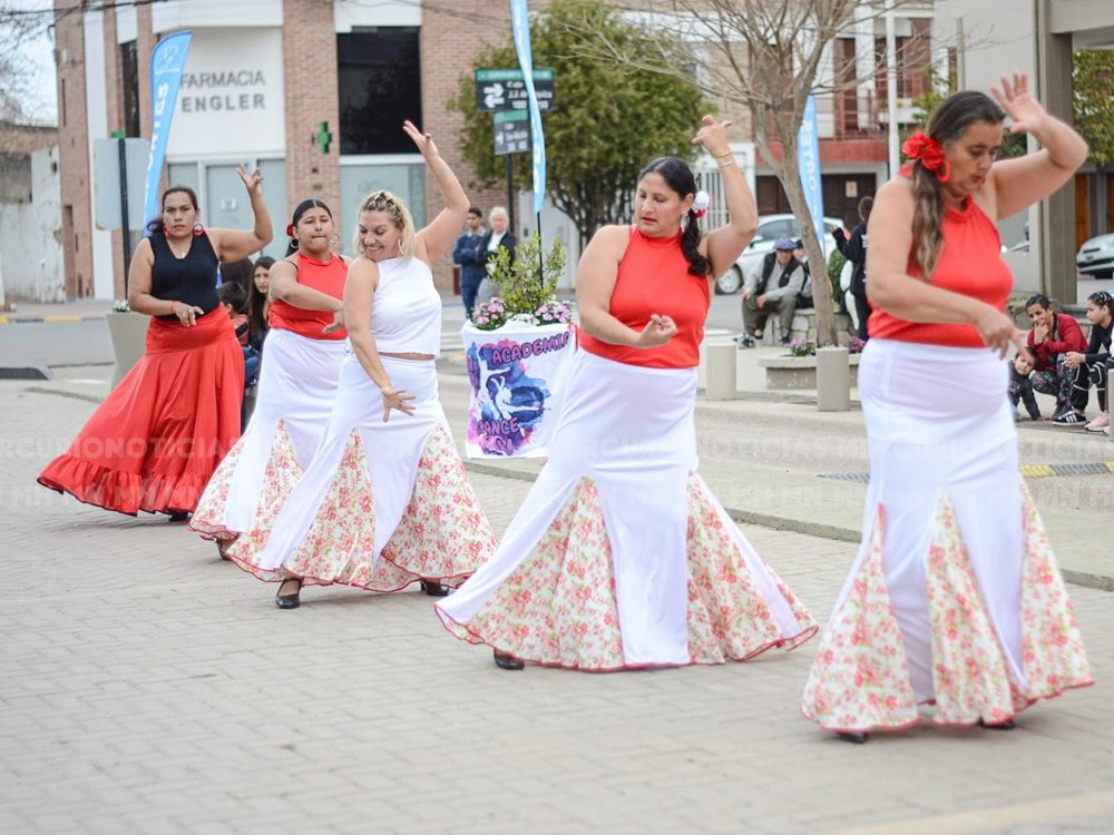 Domingo repleto de actividades culturales, deportivas y feria de la producción en la Plaza