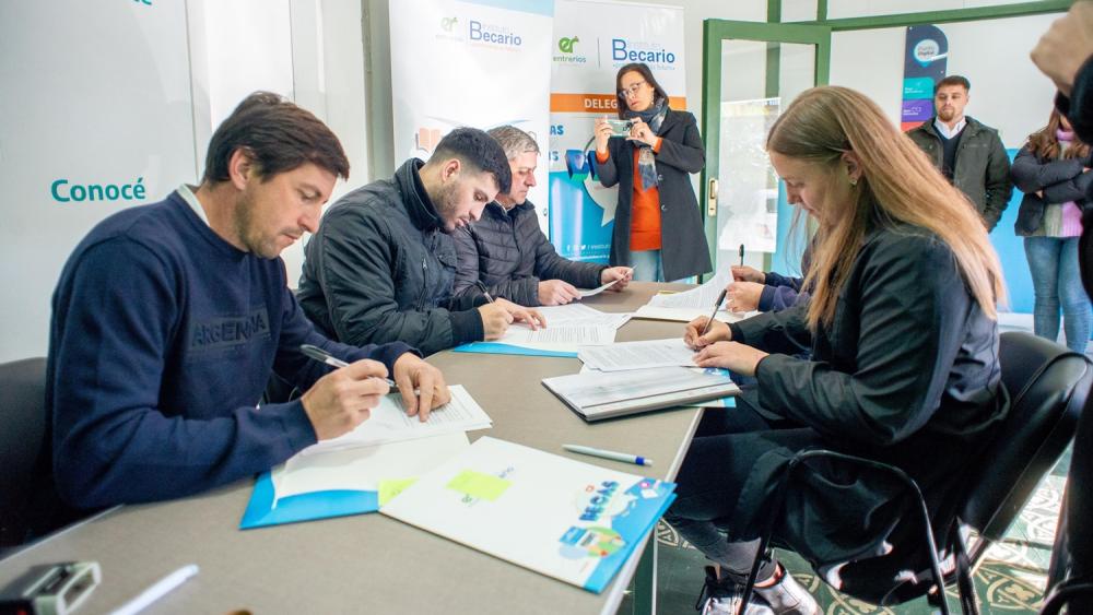 Firmaron convenios para pasantías laborales de estudiantes en San Salvador