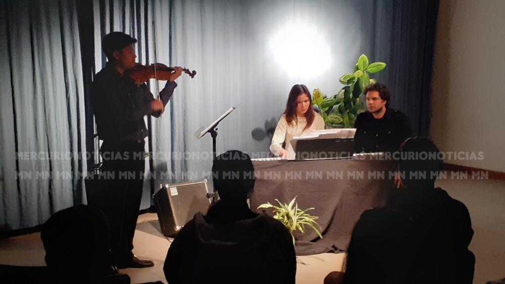 El "Dúo Hendú" se presentó en la sala municipal San Martín