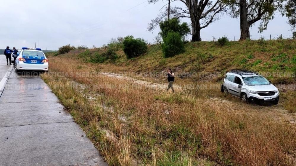 Un automóvil despistó en la autovía 14