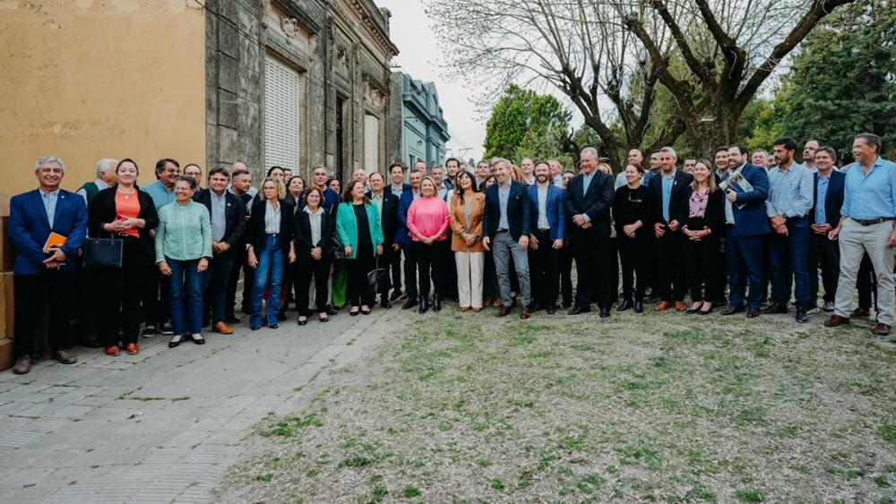 Frigerio abordó temas clave con intendentes y confirmó la continuidad de obras públicas