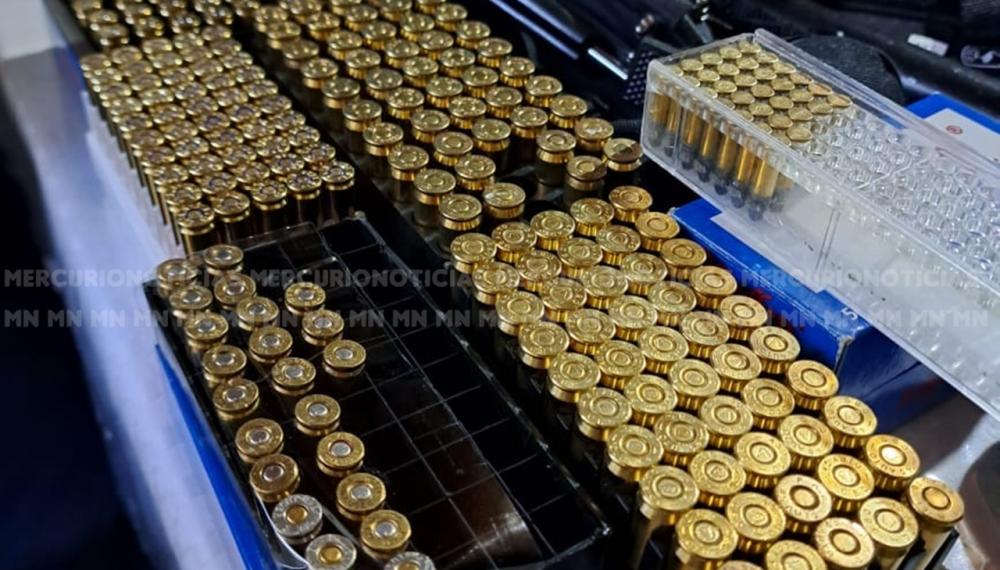 Hallan un arsenal en una vivienda: 10 armas de fuego y más de 400 cartuchos secuestrados