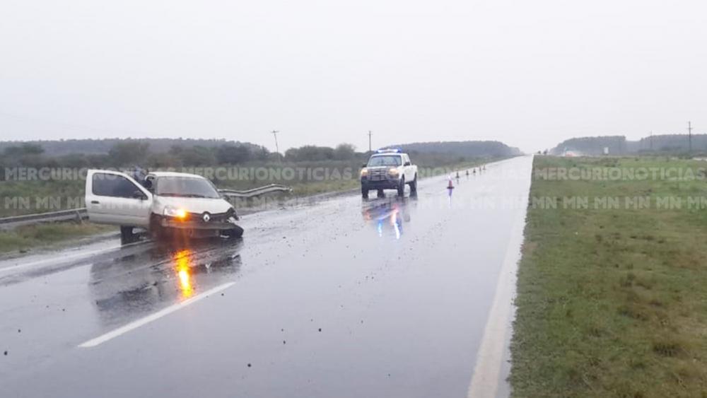 Un automóvil de San Salvador despistó y chocó un guardarrail en la ruta 14