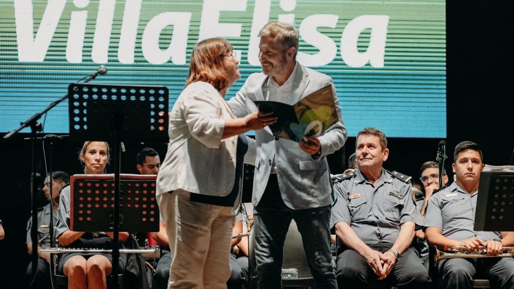 En el aniversario de Villa Elisa, Frigerio anunció obras de desagües