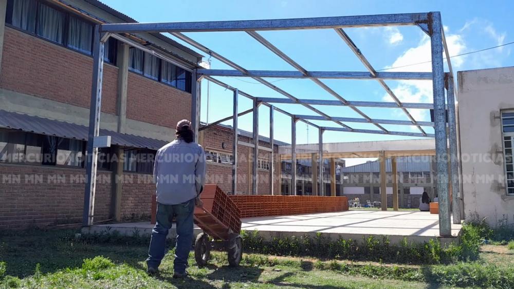A pesar de las amenazas al contratista, retomaron las obras en la Escuela Técnica