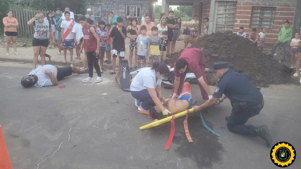 Menor maniobraba con un cuatriciclo, chocó una moto y se fracturó