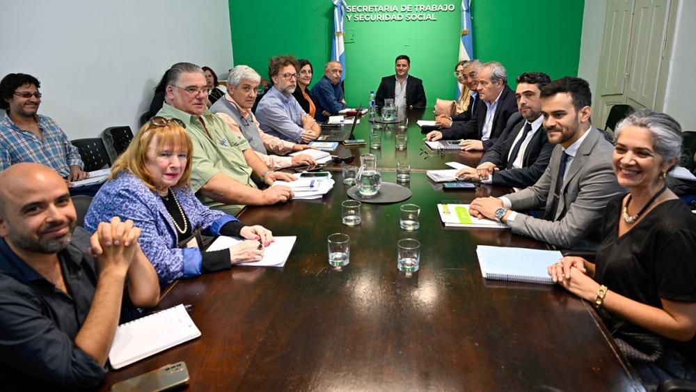 El Gobierno presenta nueva oferta salarial a docentes con ajuste por inflación