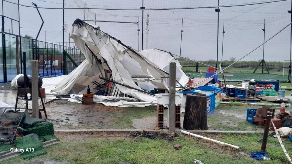 Fuertes vientos causan daños materiales en Sauce de Luna