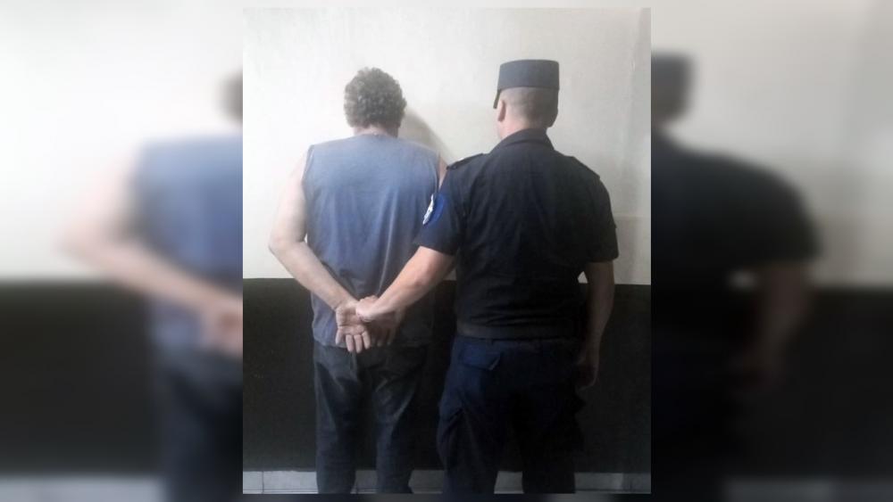 Un detenido por tentativa de femicidio: secuestran armas y municiones