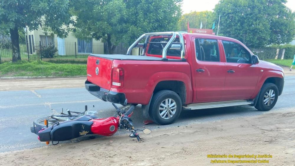 Iban tres en una moto y chocaron: una embarazada de ocho meses