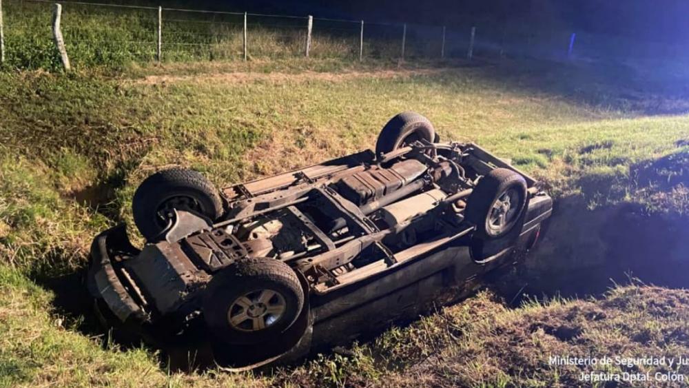 Vuelco en ruta 26: conductor ileso se negó al test de alcoholemia