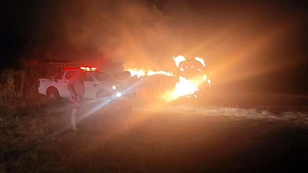 Incendio de pasturas sobre la ruta 18