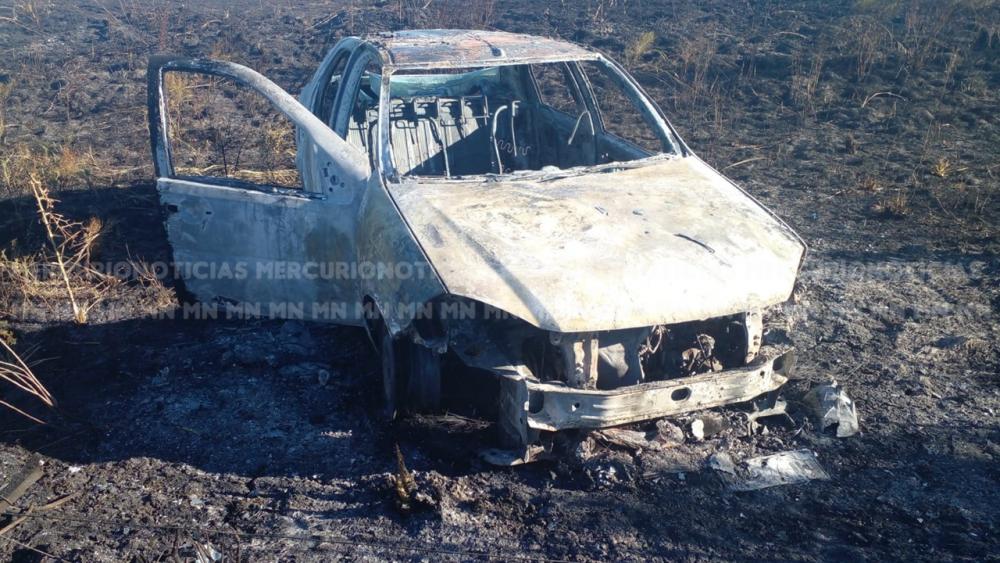 Domingo de fuego: incendio de un auto en ruta 18 y forestal en la 22
