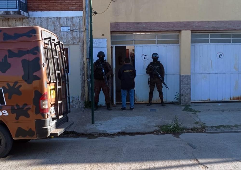 Allanamiento en zona céntrica: secuestraron drogas y elementos de corte