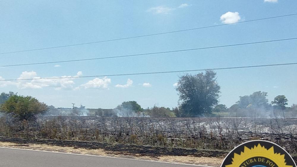 Incendio de pastizales originado por motocicleta en ruta 18