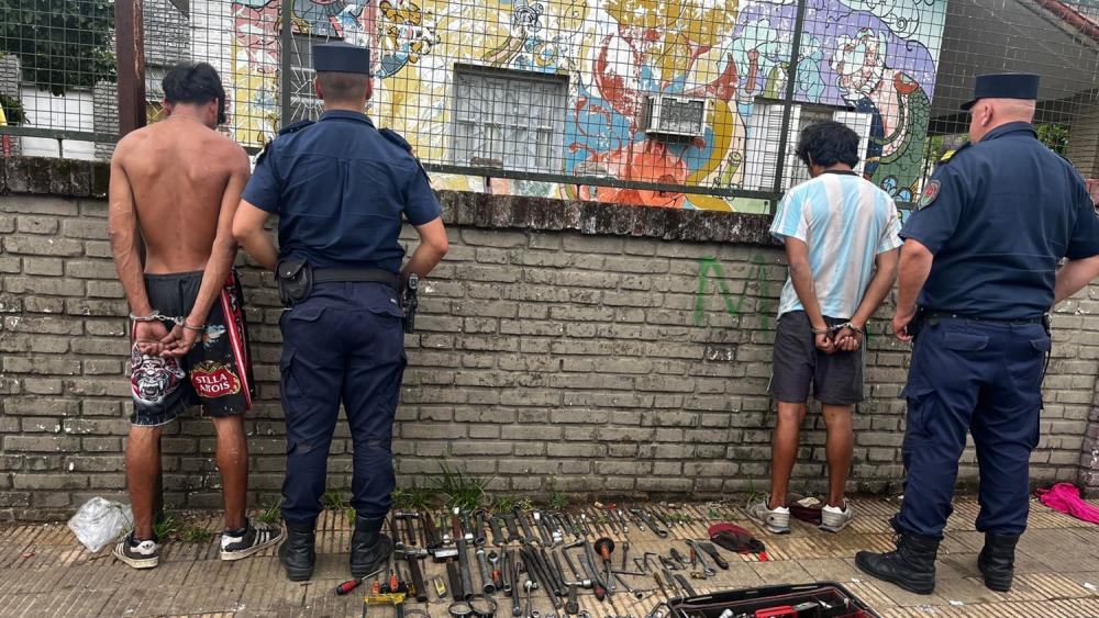 Detenidos dos hombres por el robo de una caja con un centenar de herramientas