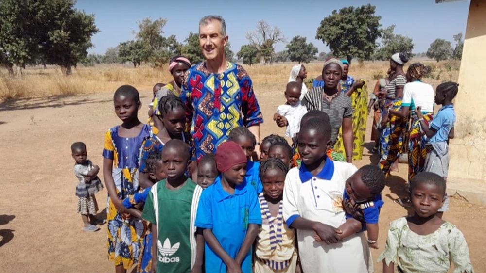 El padre Daniel Petelín concluye su misión en África