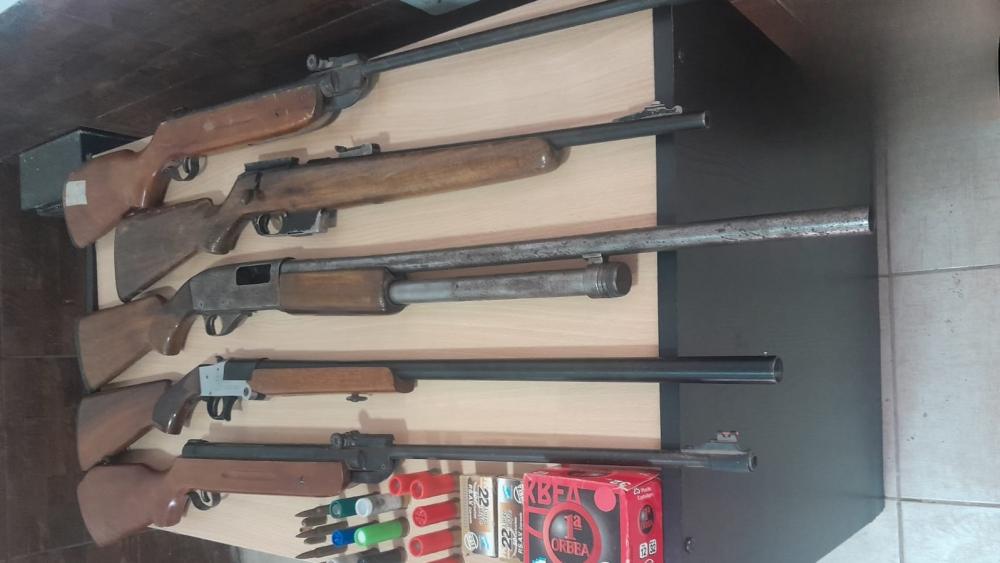 En un allanamiento, secuestraron armas y detuvieron a un hombre