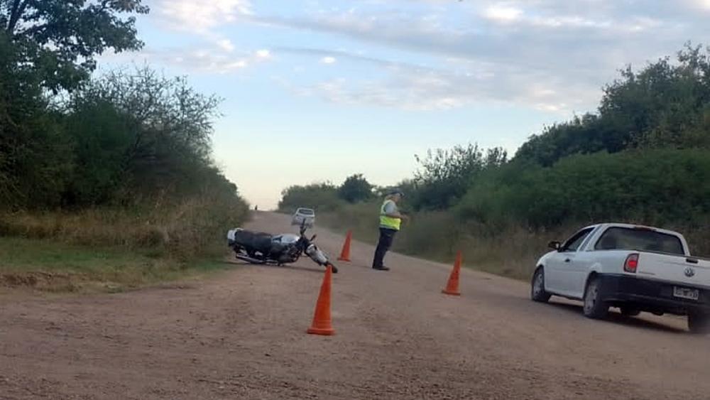 Una motociclista herida en un siniestro vial