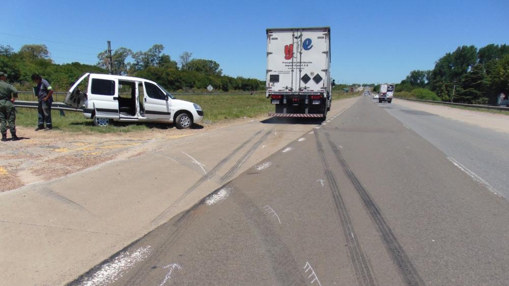Choque entre un utilitario y un camión en la ruta 14: dos lesionados