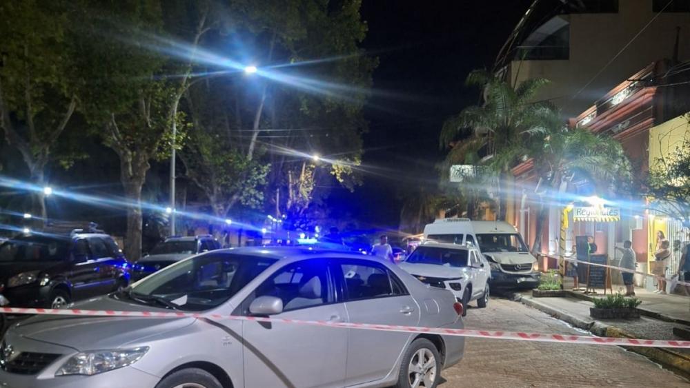 Colón: conductor de minibús colisionó contra vehículos estacionados