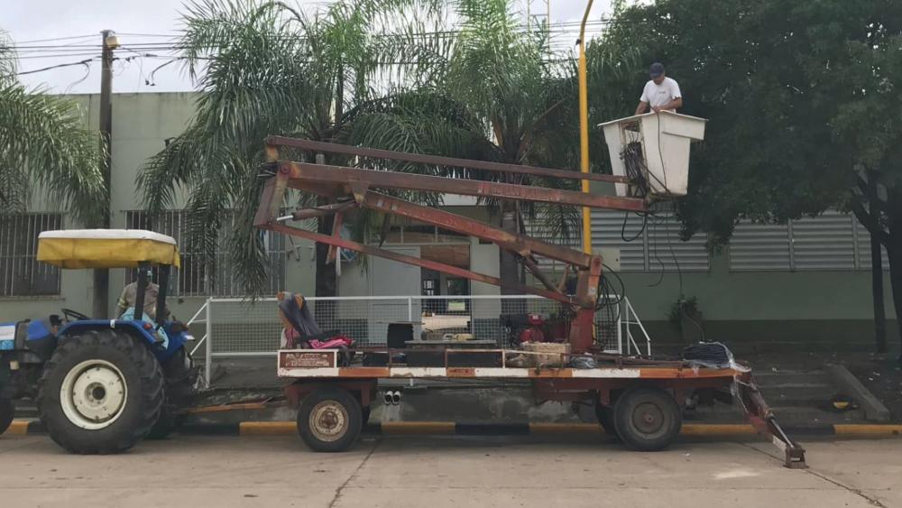 Se colocaron nuevos semáforos convencionales frente a la Escuela 113