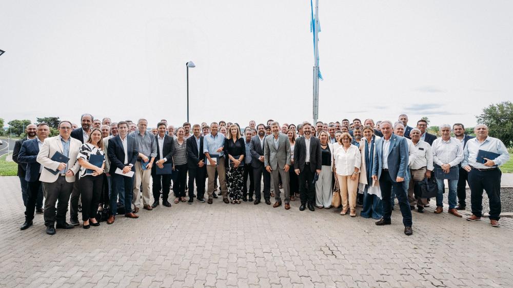 Frigerio se reunió con los intendentes para coordinar acciones de gobierno