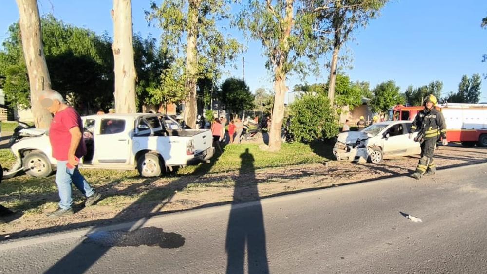 San José: colisión entre camioneta y auto dejó a una mujer gravemente herida