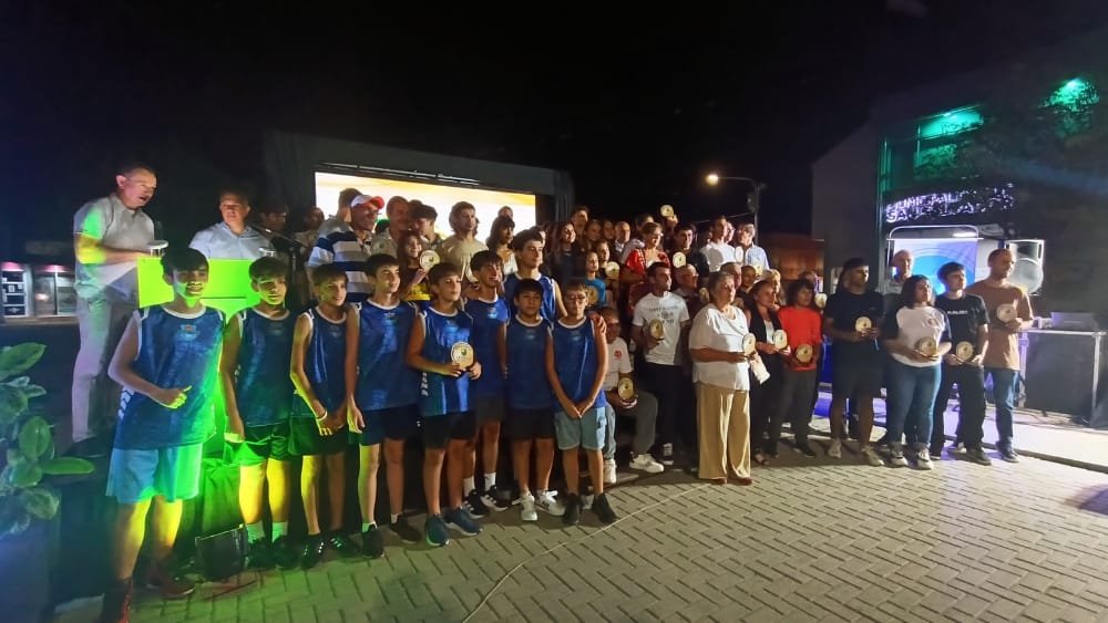 Premiaron a deportistas sansalvadoreños