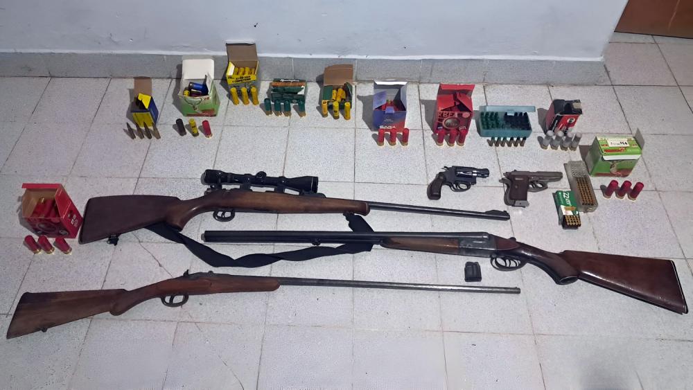 Allanamientos en Raíces Oeste: secuestran armas y municiones en una estancia